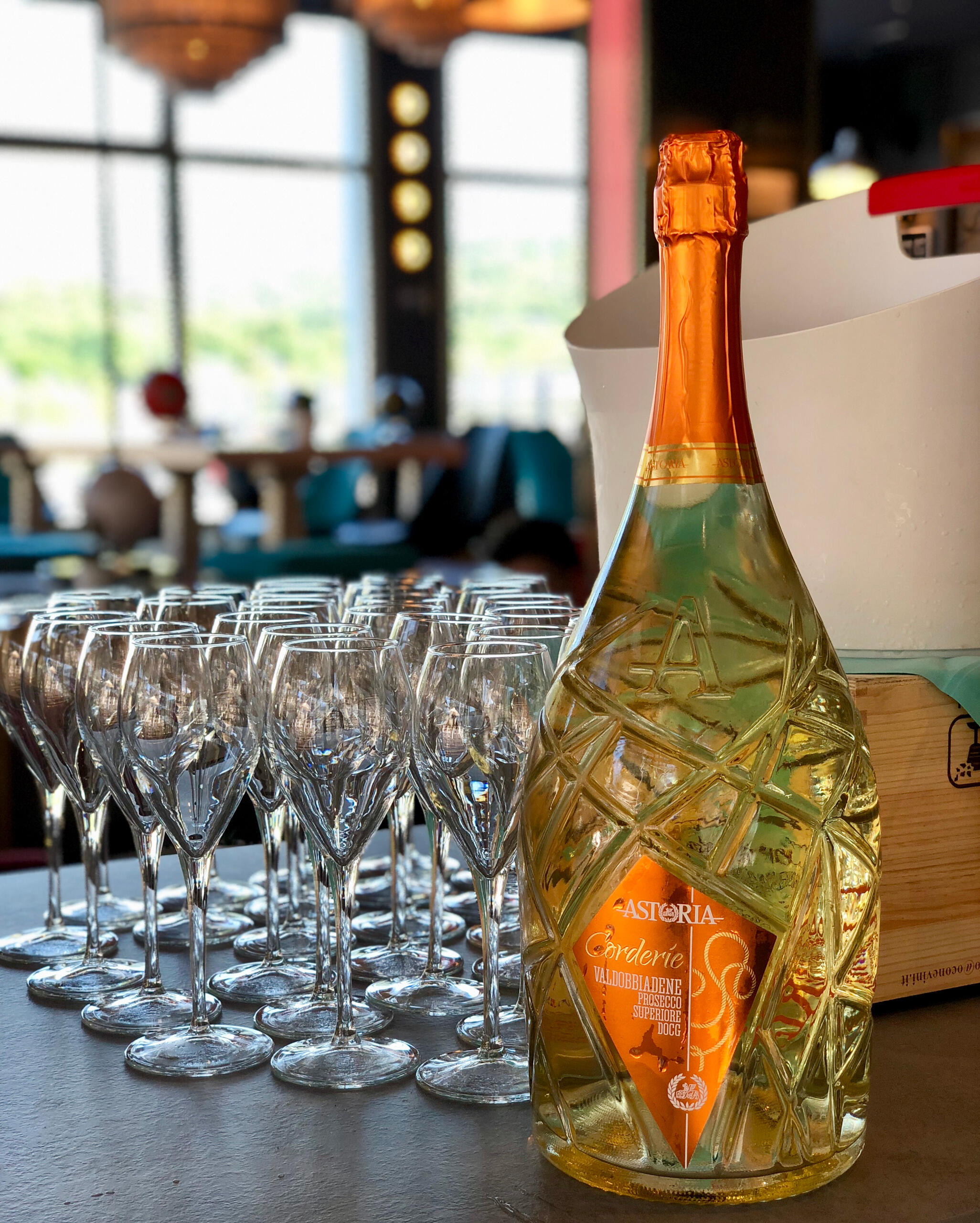 Eventi Bottiglia di prosecco e bicchieri da prosecco